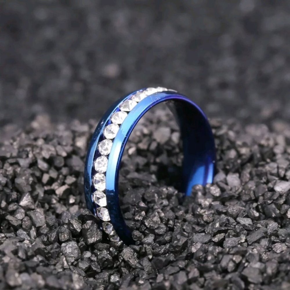 New 8MM Men Women's Wedding Stainless Steel ring - Picture 2 of 3